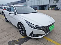 2022 Hyundai Elantra 1.5L CVT LUX Premium, белый — фото 4
