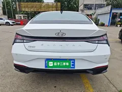 2022 Hyundai Elantra 1.5L CVT LUX Premium, белый — фото 6