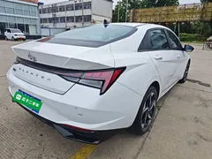 2022 Hyundai Elantra 1.5L CVT LUX Premium, белый — фото 7