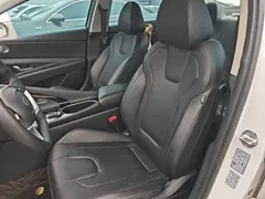2022 Hyundai Elantra 1.5L CVT LUX Premium, белый — фото 15