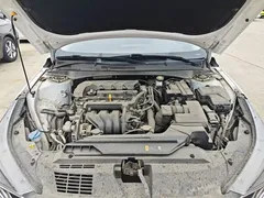2022 Hyundai Elantra 1.5L CVT LUX Premium, белый — фото 20