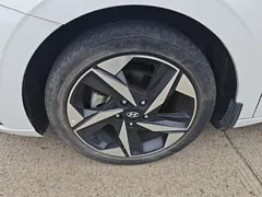 2022 Hyundai Elantra 1.5L CVT LUX Premium, белый — фото 23