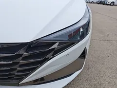 2022 Hyundai Elantra 1.5L CVT LUX Premium, белый — фото 24