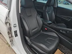2022 Hyundai Elantra 1.5L CVT LUX Premium, белый — фото 25