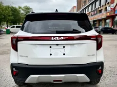 2023 Kia Seltos 1.5L CVT Luxury, белый — фото 5