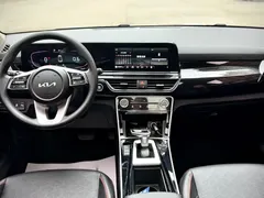2023 Kia Seltos 1.5L CVT Luxury, белый — фото 19