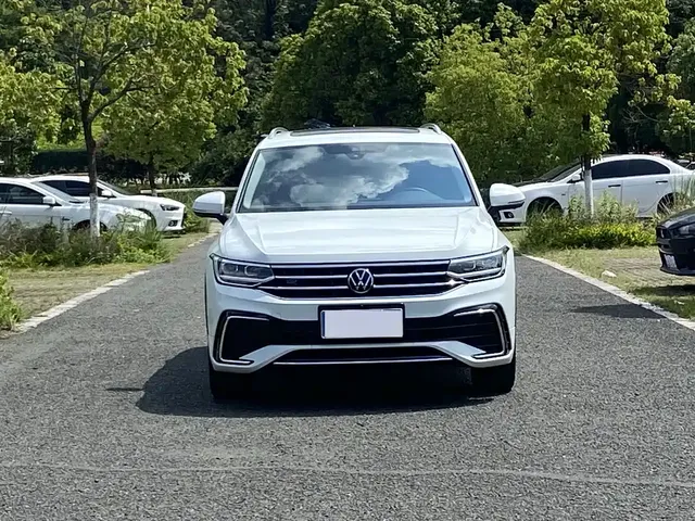 2023 Volkswagen Tiguan L 330TSI AT 2WD R-Line