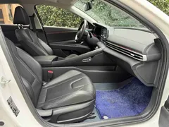 2022 Hyundai Elantra 240TGDi DCT LUX Premium, белый — фото 7