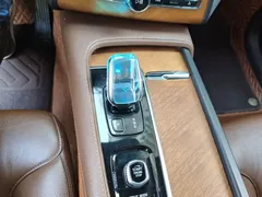 2021 Volvo XC90 B5 Luxury 5-seat, чёрный — фото 10