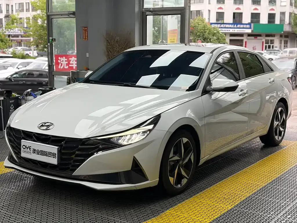 2022 Hyundai Elantra 1.5L CVT LUX Premium