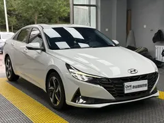2022 Hyundai Elantra 1.5L CVT LUX Premium, белый — фото 3
