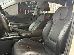 2022 Hyundai Elantra 1.5L CVT LUX Premium, белый — фото 11