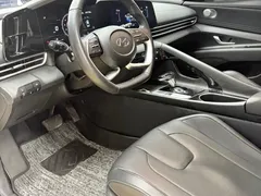 2022 Hyundai Elantra 1.5L CVT LUX Premium, белый — фото 17