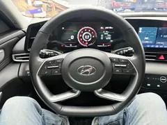 2022 Hyundai Elantra 1.5L CVT LUX Premium, белый — фото 18