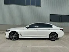 2023 BMW 5 Series 530Li Leading M Sport Package, белый — фото 3