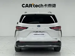 2021 Toyota Sienna 2.5L Hybrid Platinum, белый — фото 5