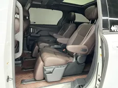 2021 Toyota Sienna 2.5L Hybrid Platinum, белый — фото 10