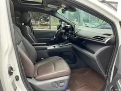 2021 Toyota Sienna 2.5L Hybrid Platinum, белый — фото 12