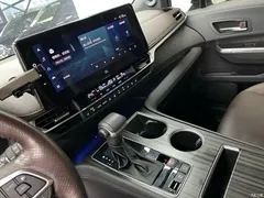 2021 Toyota Sienna 2.5L Hybrid Platinum, белый — фото 18