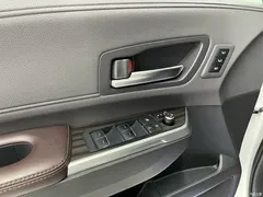 2021 Toyota Sienna 2.5L Hybrid Platinum, белый — фото 21