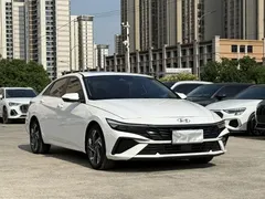 2023 Hyundai Elantra 1.5L CVT LUX Premium, белый — фото 3