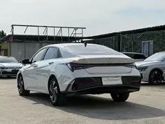 2023 Hyundai Elantra 1.5L CVT LUX Premium, белый — фото 7
