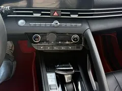 2023 Hyundai Elantra 1.5L CVT LUX Premium, белый — фото 11