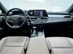 2020 Lexus ES 200 Excellence, зелёный — фото 7