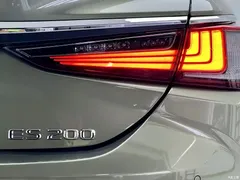 2020 Lexus ES 200 Excellence, зелёный — фото 16