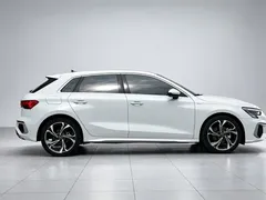 2022 Audi A3 Sportback 35 TFSI Luxury Sport, белый — фото 4