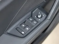 2022 Audi A3 Sportback 35 TFSI Luxury Sport, белый — фото 9