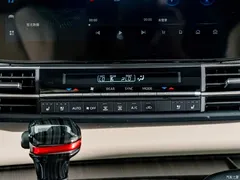 2023 Toyota Sienna 2.5L Hybrid Premium — фото 13