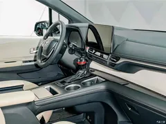 2023 Toyota Sienna 2.5L Hybrid Premium — фото 18