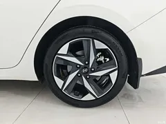 2021 Hyundai Elantra 1.5L CVT GLX Elite, белый — фото 10