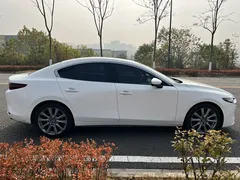 2021 Mazda 3 2.0L AT, белый — фото 8