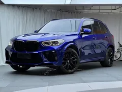 2020 BMW X5 M, синий — фото 1