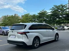 2023 Toyota Sienna 2.5L Hybrid Comfort — фото 5