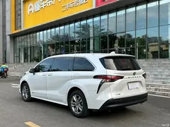 2023 Toyota Sienna 2.5L Hybrid Comfort — фото 6