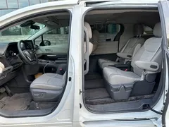 2023 Toyota Sienna 2.5L Hybrid Comfort — фото 8