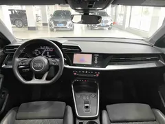 2023 Audi A3 Sportback 35 TFSI Luxury Sport, белый — фото 9