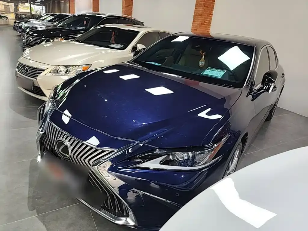 2020 Lexus ES 200
