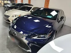 2020 Lexus ES 200, синий — фото 1