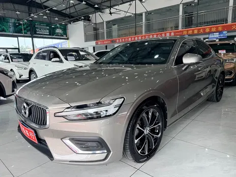 2022 Volvo S60 B4 Luxury