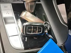 2022 Hyundai Elantra 1.5L CVT LUX Premium, белый — фото 12