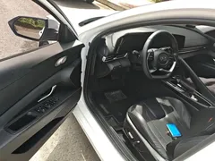 2022 Hyundai Elantra 1.5L CVT LUX Premium, белый — фото 14