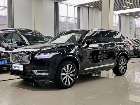 2023 Volvo XC90 B5 Luxury 5-seat