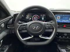 2022 Hyundai Elantra 1.5L CVT LUX Premium, белый — фото 4