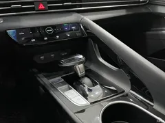 2022 Hyundai Elantra 1.5L CVT LUX Premium, белый — фото 6