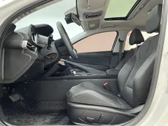 2022 Hyundai Elantra 1.5L CVT LUX Premium, белый — фото 9