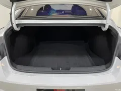 2022 Hyundai Elantra 1.5L CVT LUX Premium, белый — фото 14